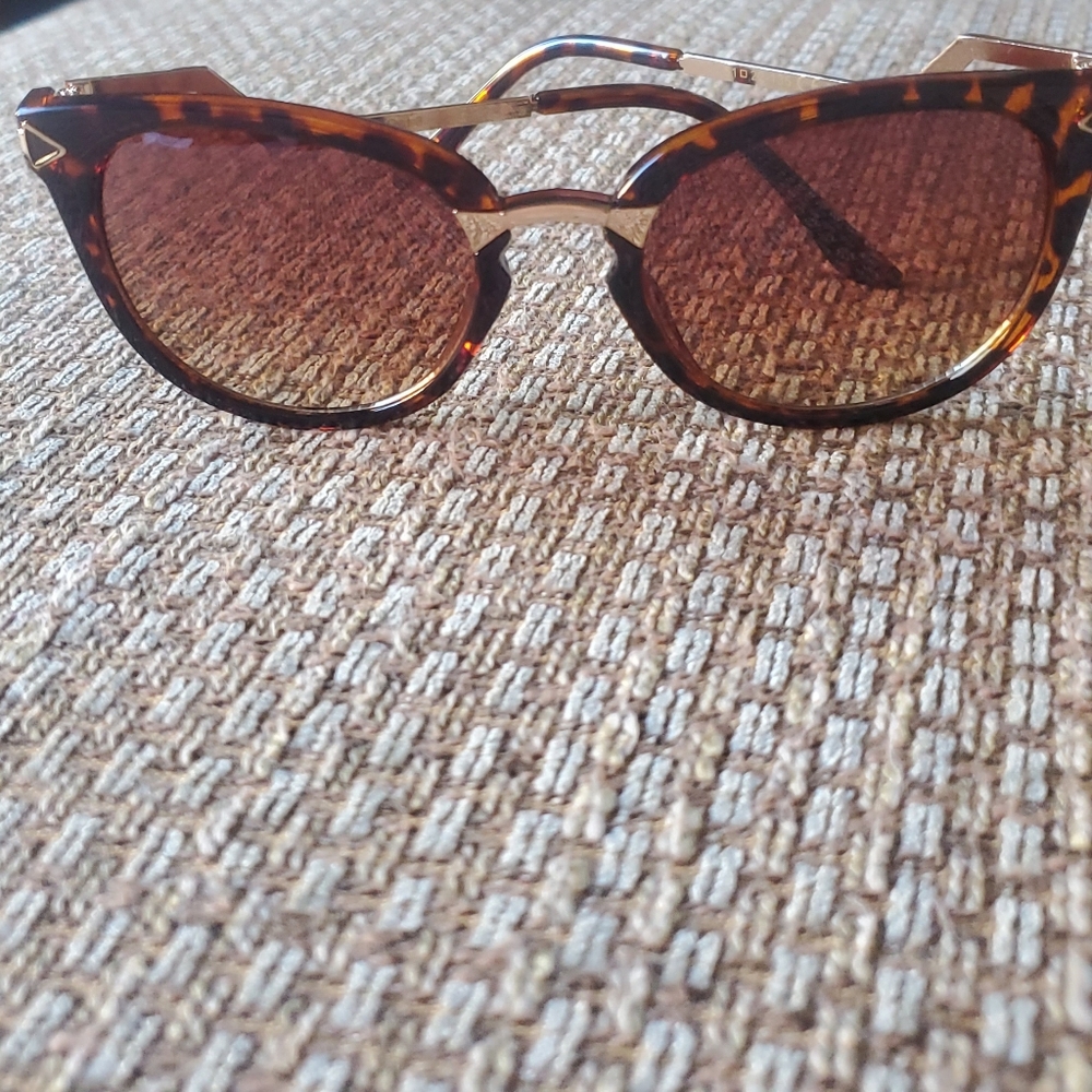 Women Fashion Sunglasses Brown Tortoise Round Arrow